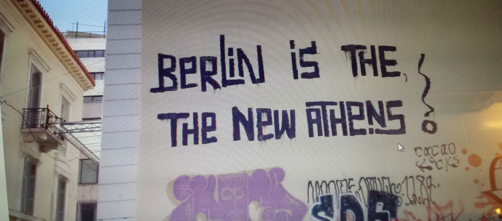 Graffito "Berlin is the new Athens" im Athener Stadtzentrum, 2018 